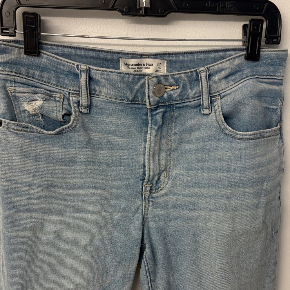 Abercrombie & Fitch Women's Light Blue Skinny Jeans